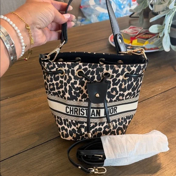 Dior GWP Beauty Crossbody - Picture 1 of 6